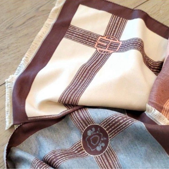 NWOT! HUGE Cashmere Blend Horse Scarf/ Shawl - Picture 6 of 7